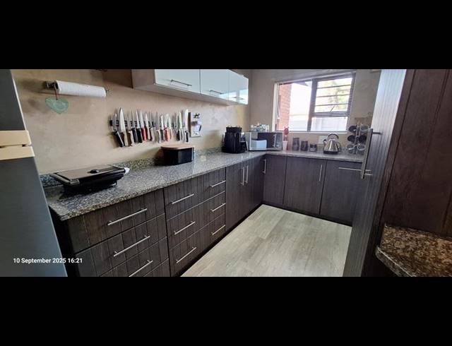 5 BEDROOM HOUSE FOR SALE IN FRAAIUITSIG